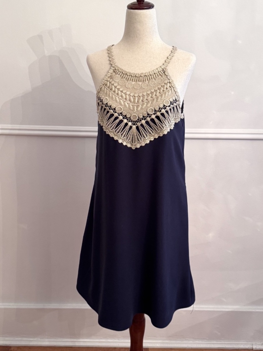 Lilly Pulitzer Pearl Soft Shift Dress True Navy Gold Metallic Crochet Size 6